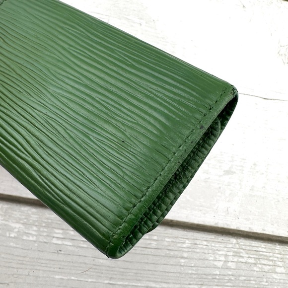 AUTHENTIC Louis Vuitton key holder. Green. - Picture 12 of 15